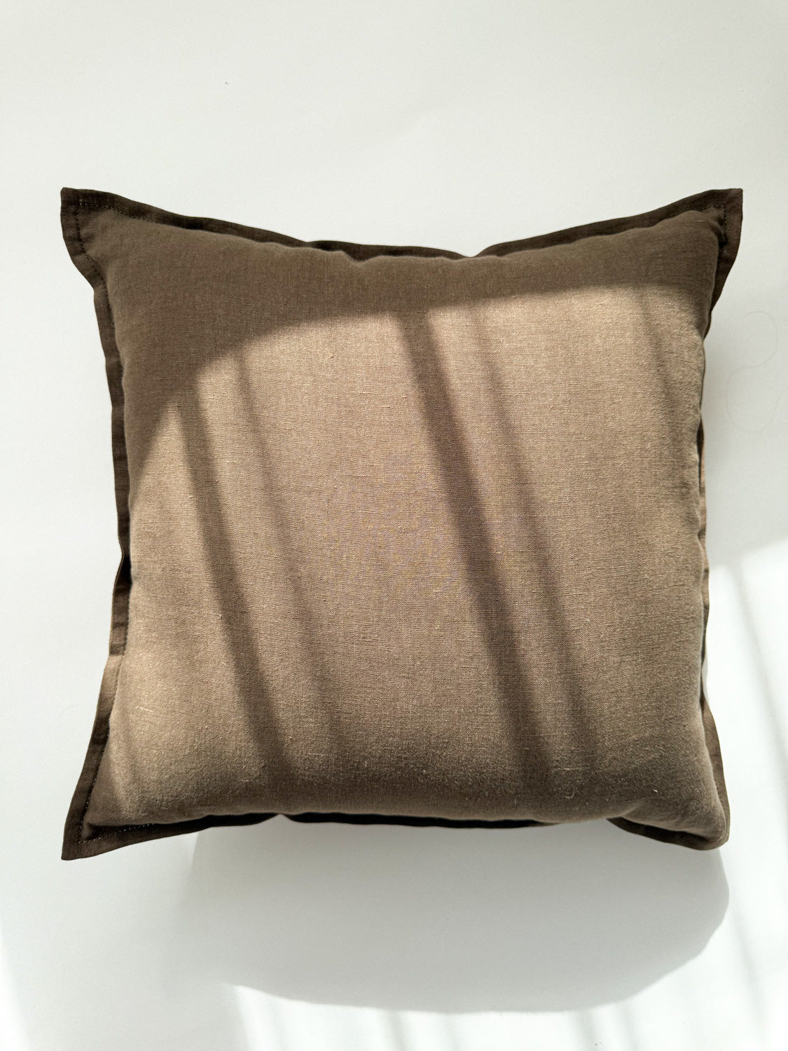 Linnekuddfodral med kant – Brun