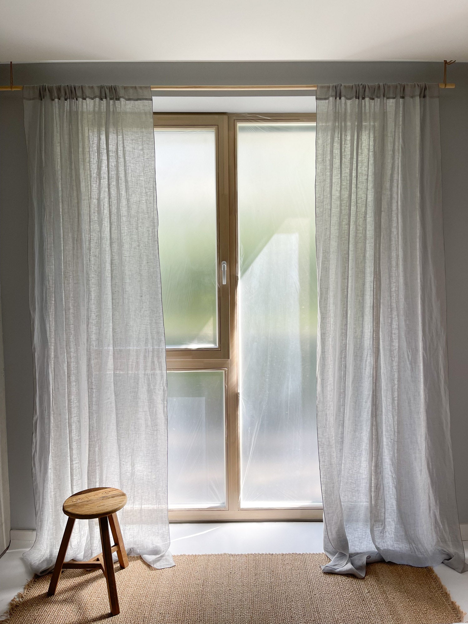 Tunna linnegardiner – Ljusgrå, enkel panel